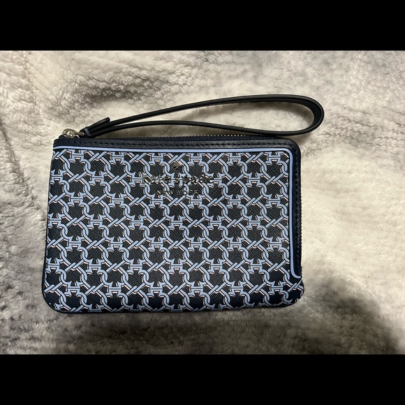 Kate Spade - Spade Link Wristlet - Picture 1 of 5